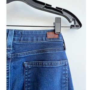 Paige Dark Denim Skinny Jeans size 28